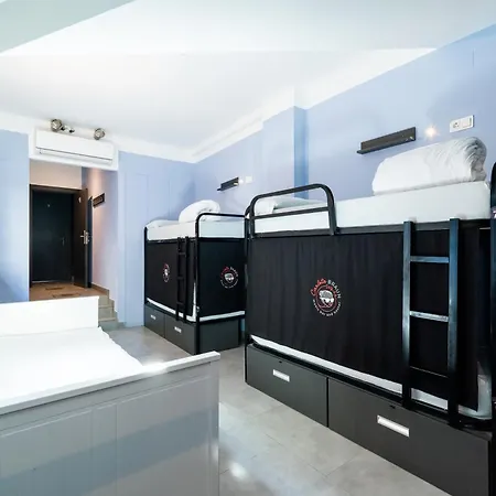 Carlota Braun Hostel *