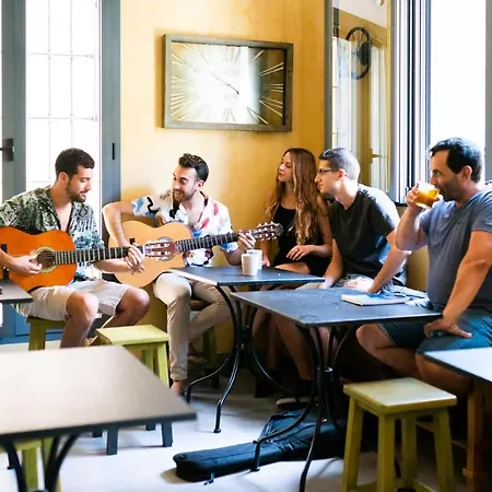 Carlota Braun Hostel *